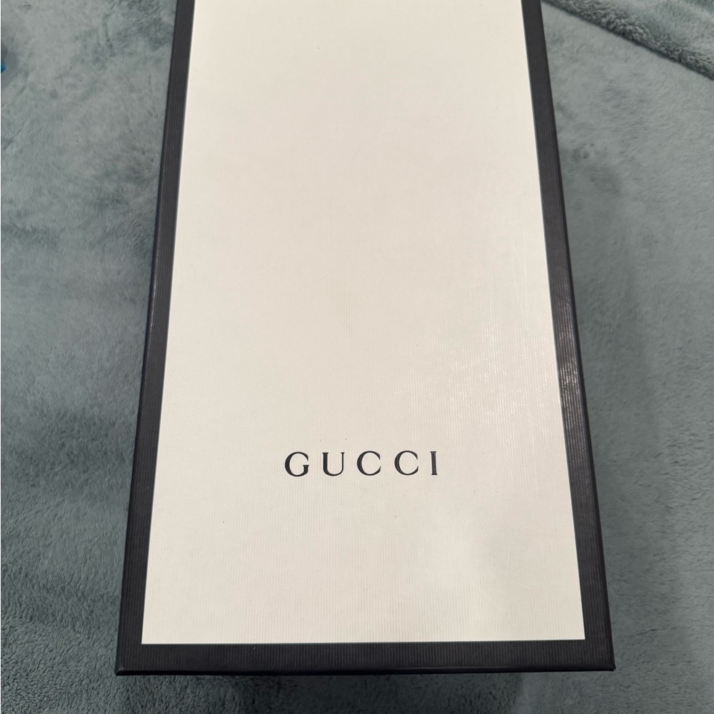 Men’s Gucci Sneakers - Picture 8 of 8